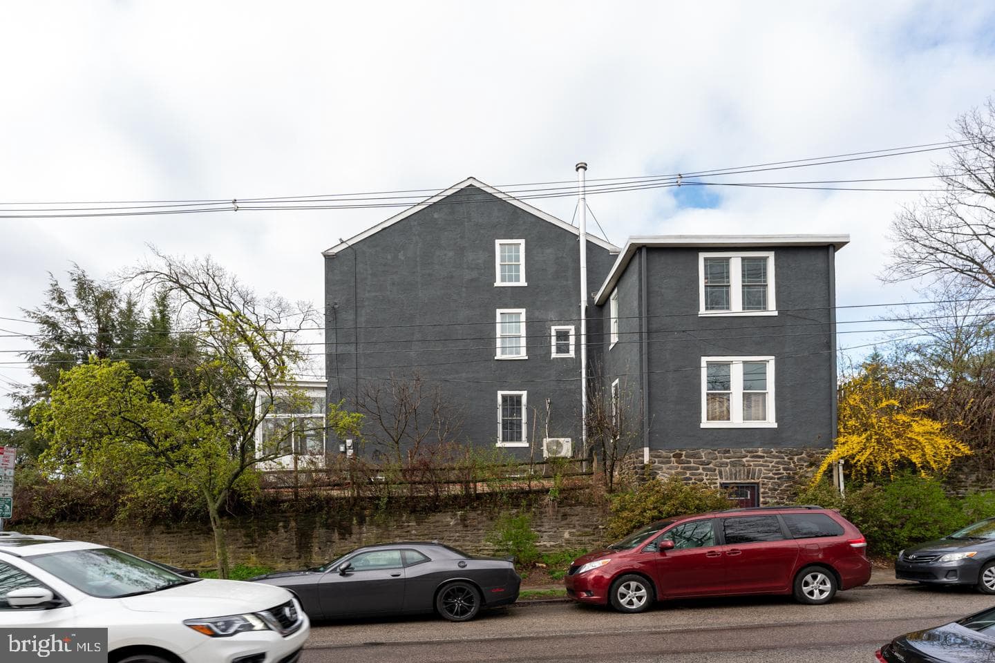 3401 Ainslie Street photo 5