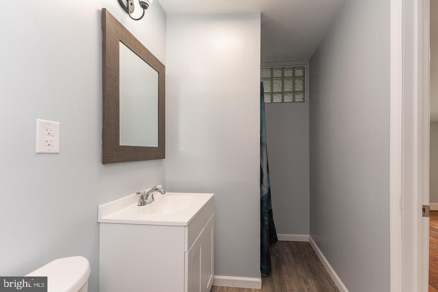 3401 Ainslie Street photo 55