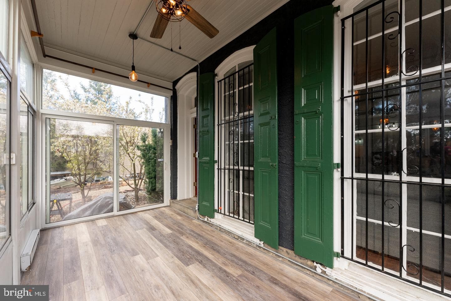 3401 Ainslie Street photo 8