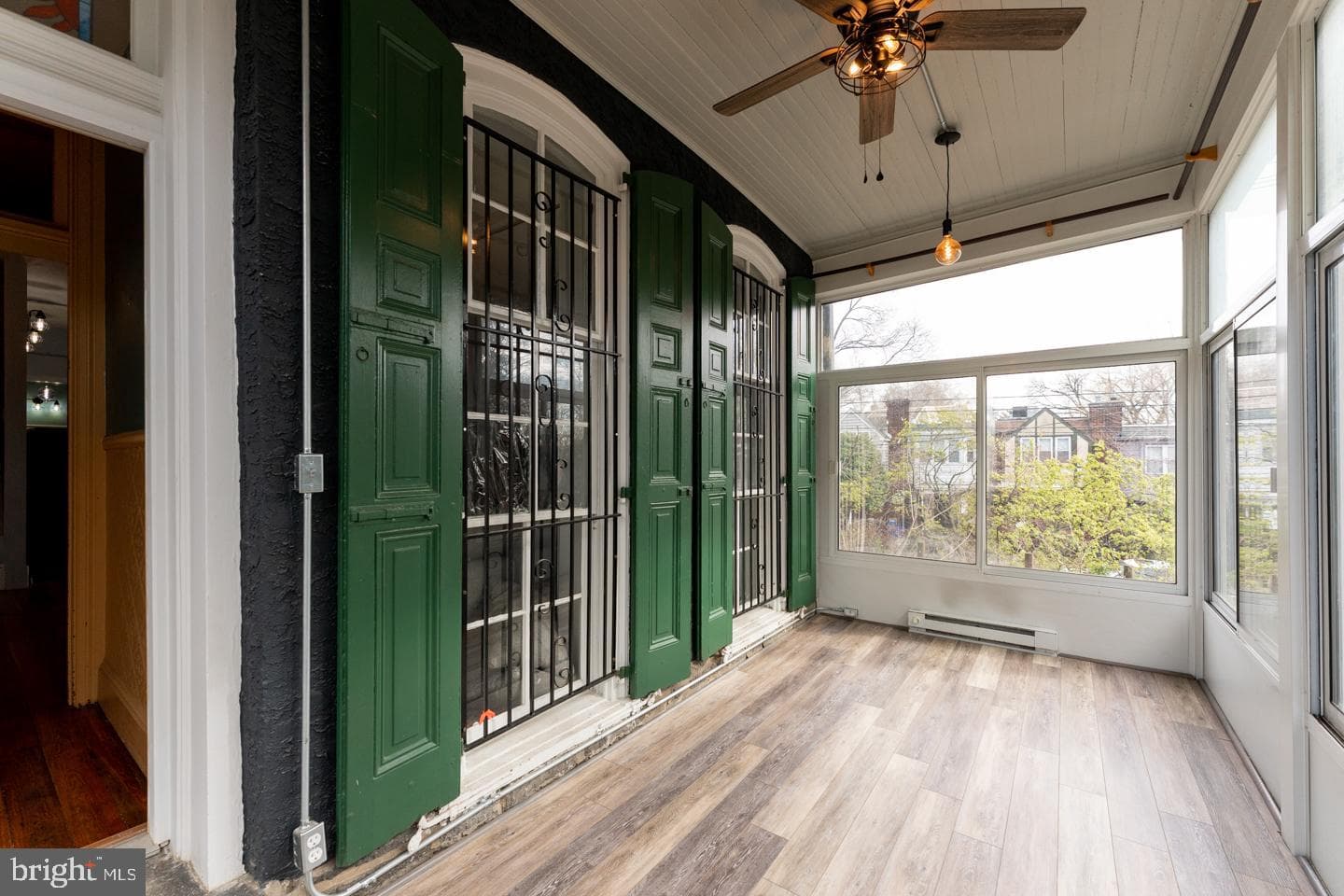 3401 Ainslie Street photo 9