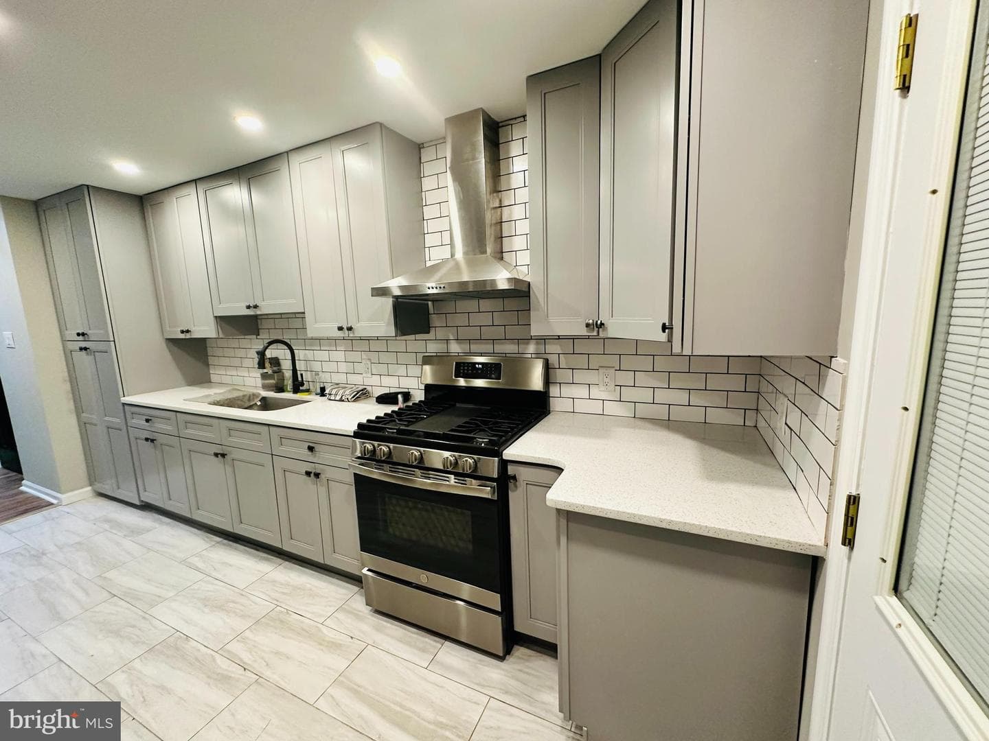 2758 Plum Street photo 2