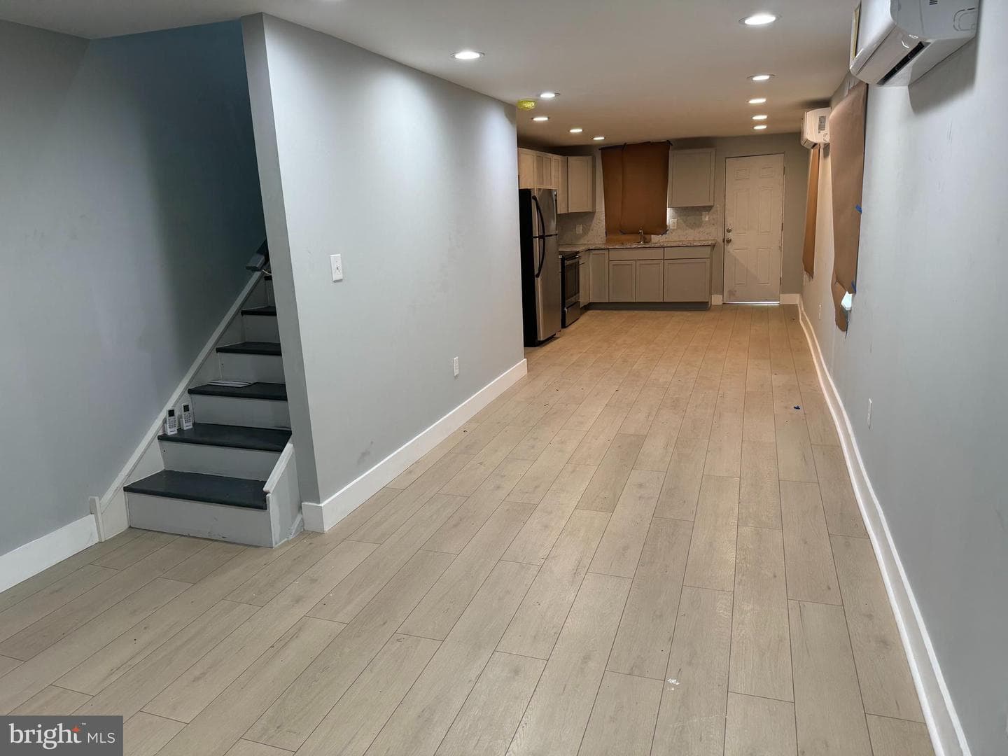 4652 James Street photo 2