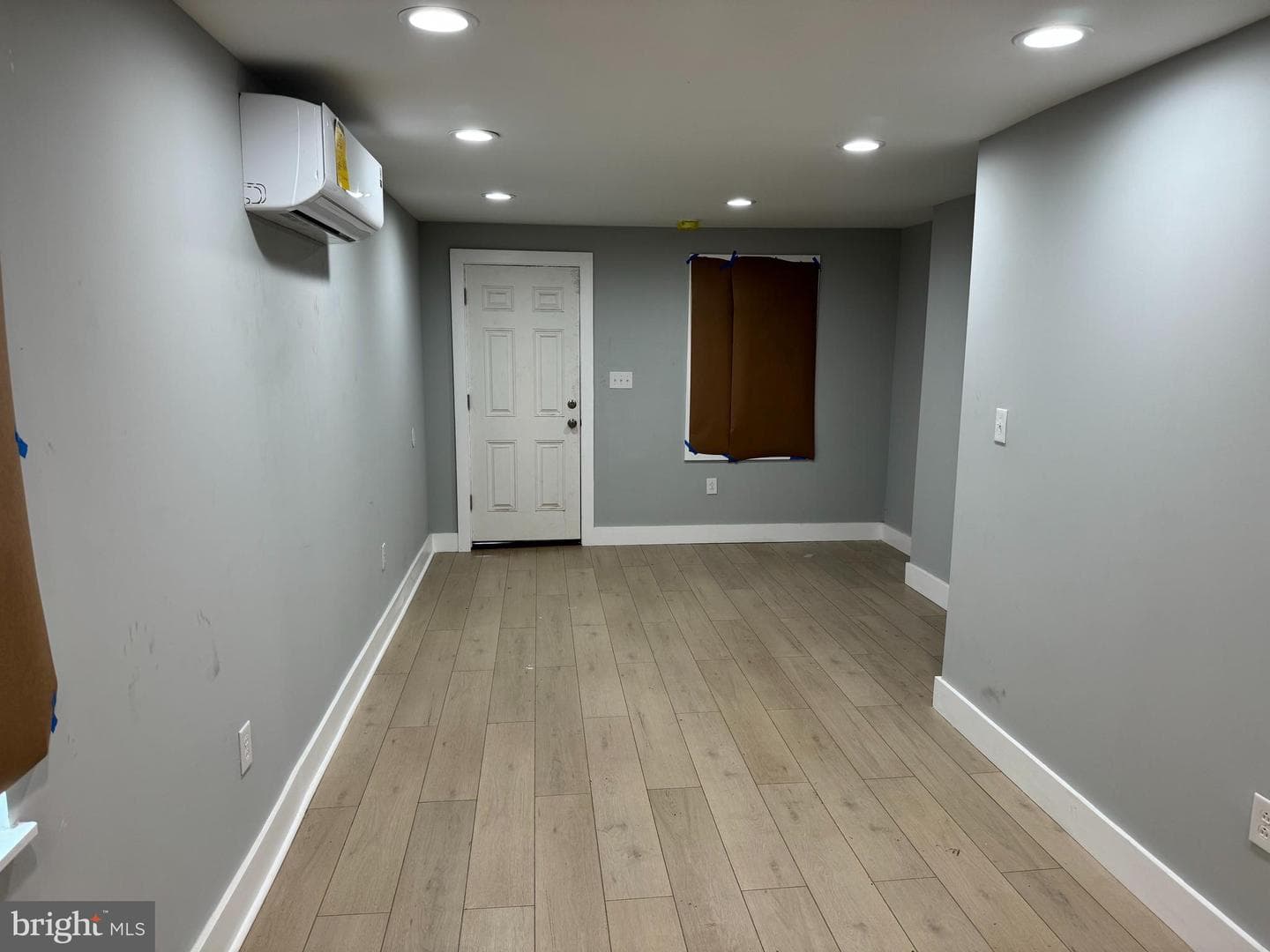 4652 James Street photo 3