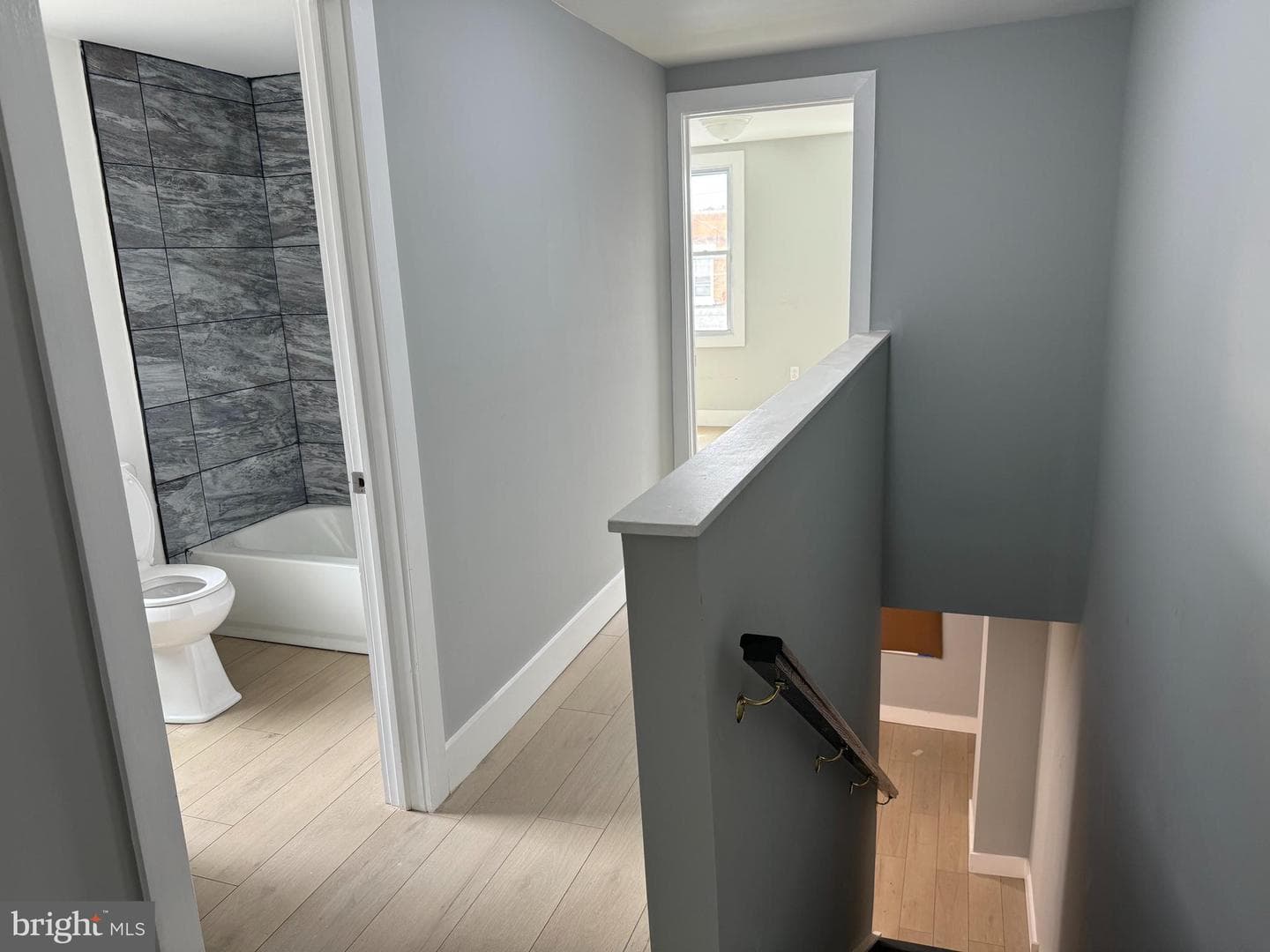 4652 James Street photo 5