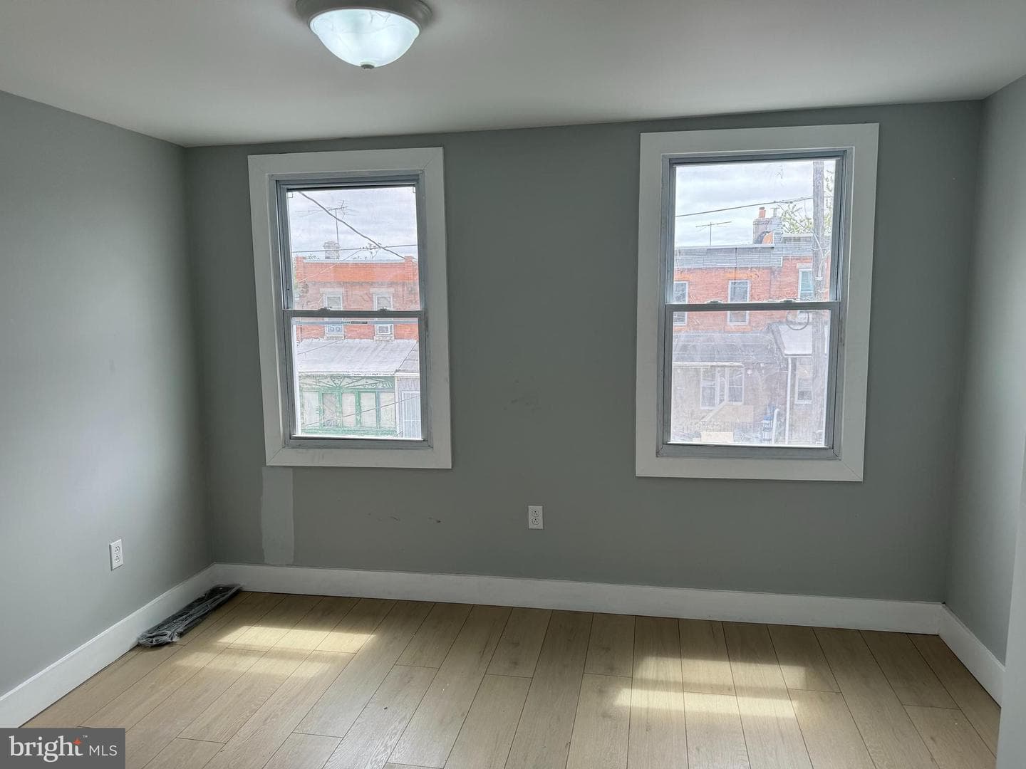 4652 James Street photo 7