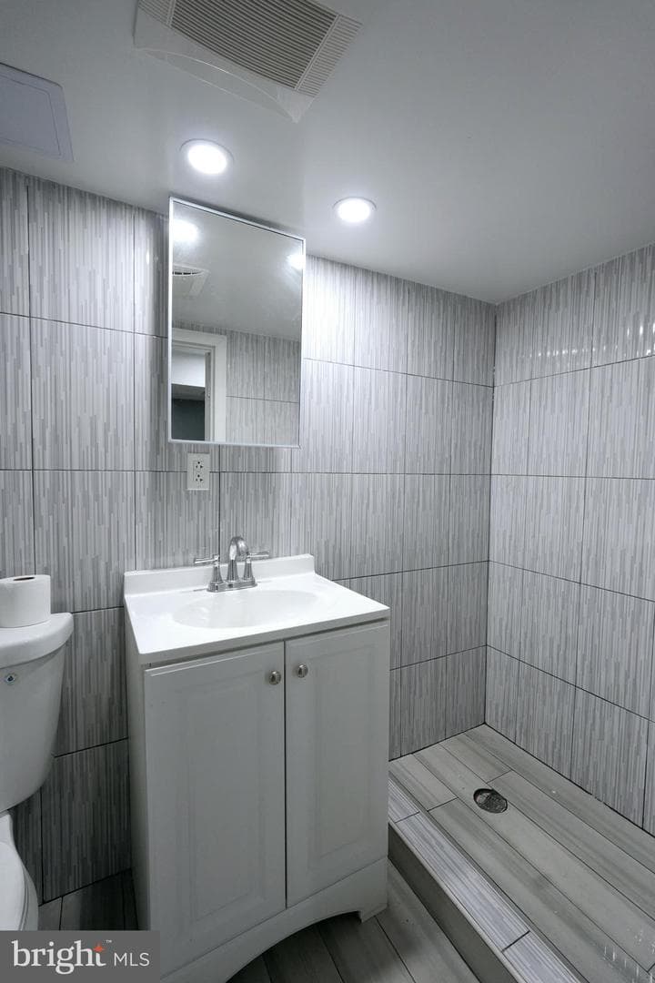 1149 Bridge Street photo 15