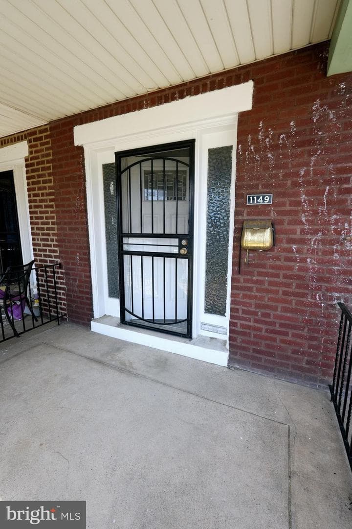 1149 Bridge Street photo 2