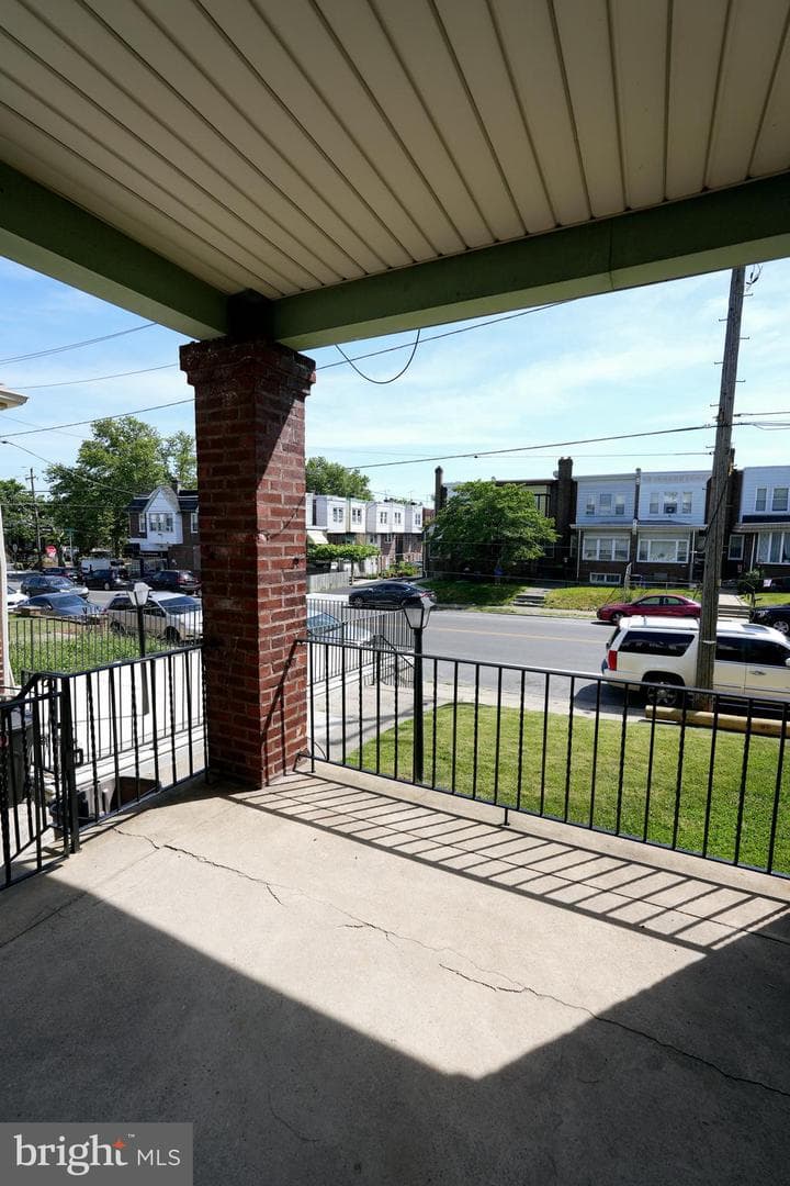 1149 Bridge Street photo 3