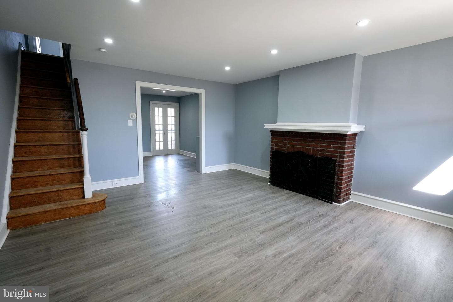 1149 Bridge Street photo 4