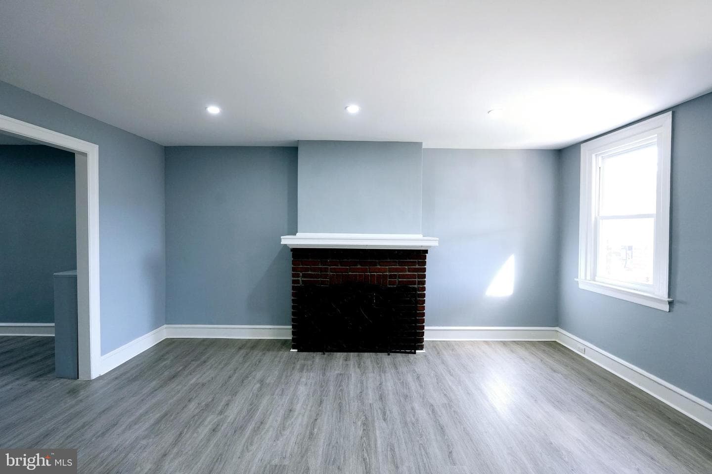 1149 Bridge Street photo 5