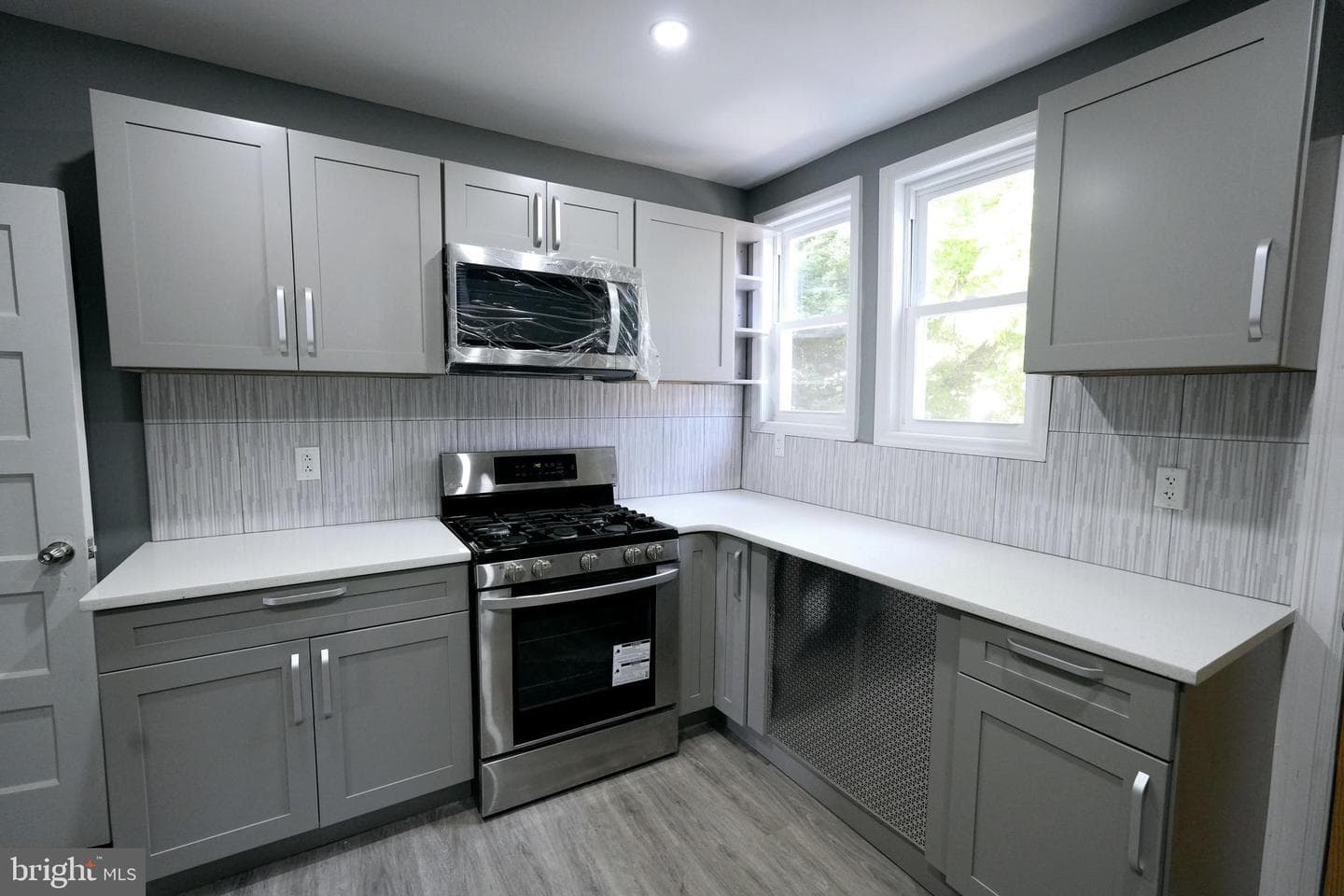 1149 Bridge Street photo 8