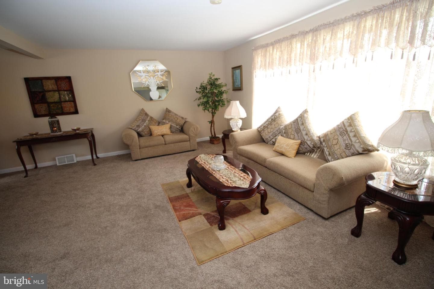 829 Densmore Road photo 9