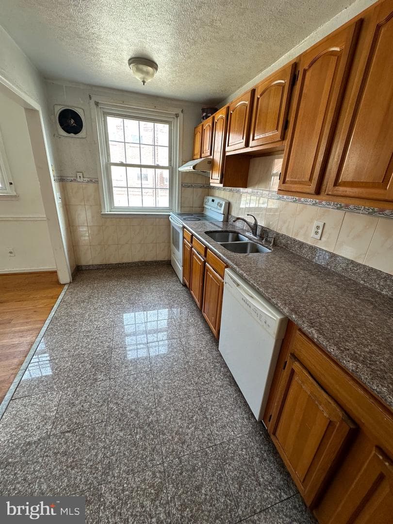 6615 Eastwood Street photo 7