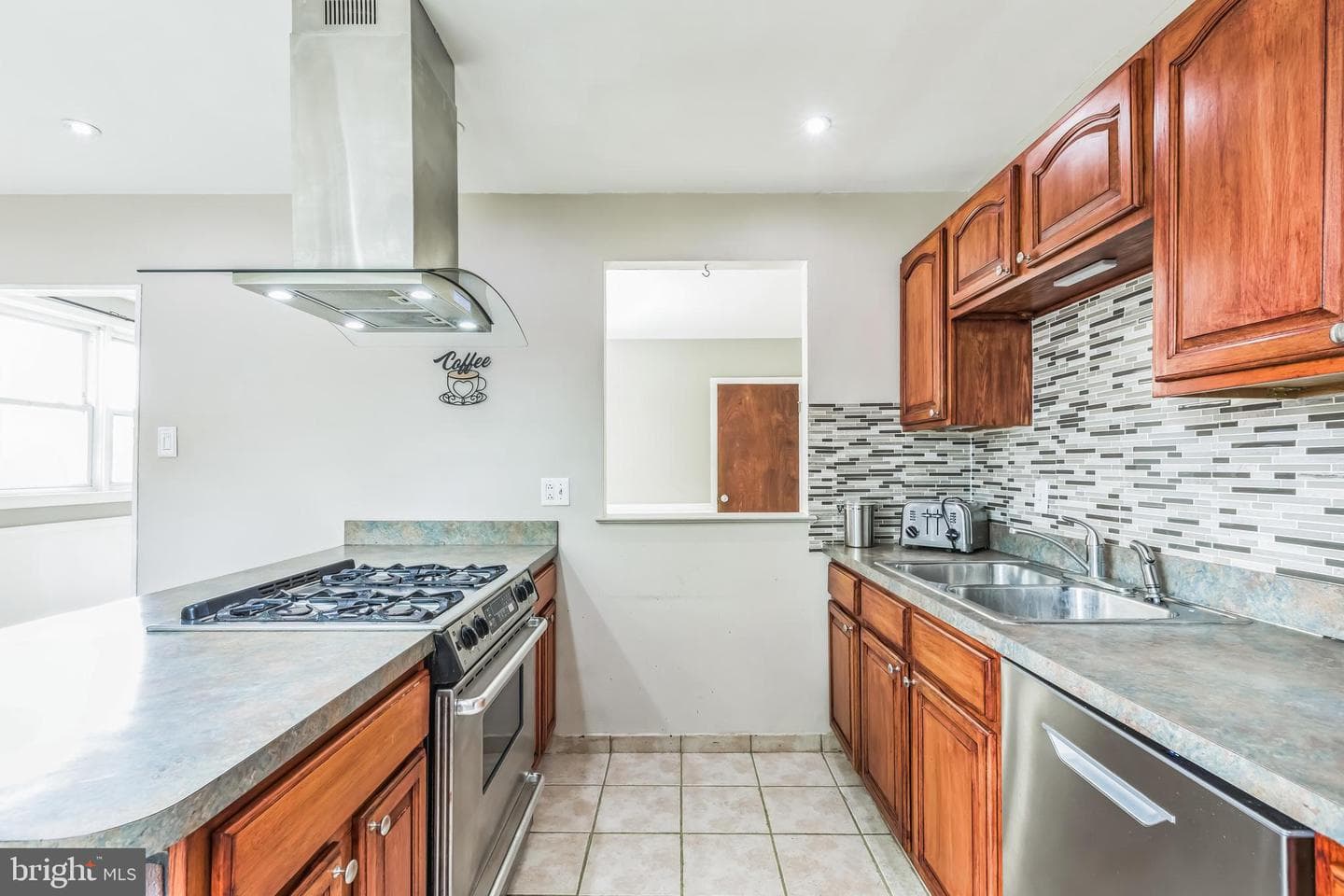 7456 Hill Road photo 1