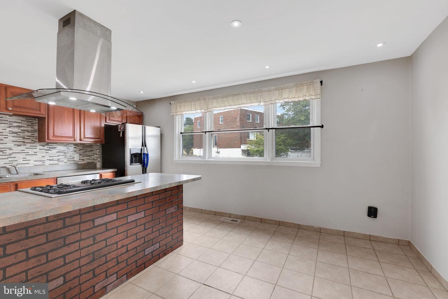 7456 Hill Road photo 11