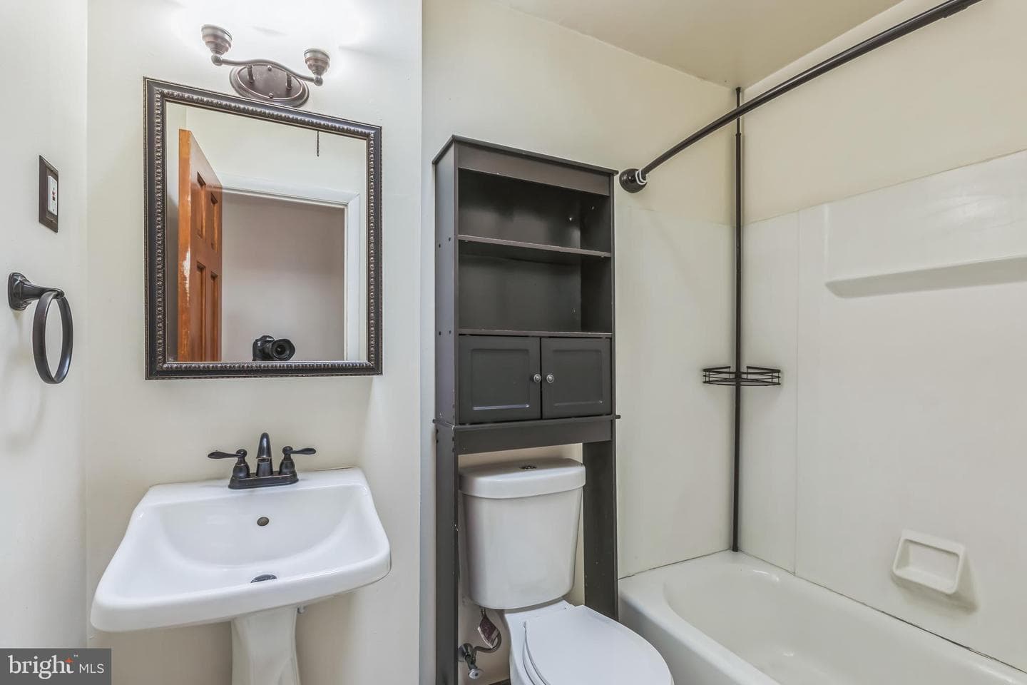7456 Hill Road photo 32