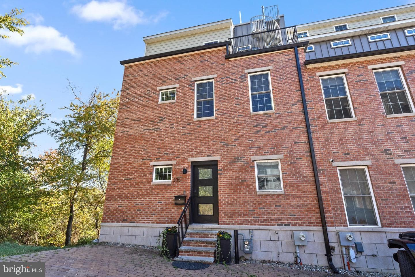 335 Wright Street photo 1