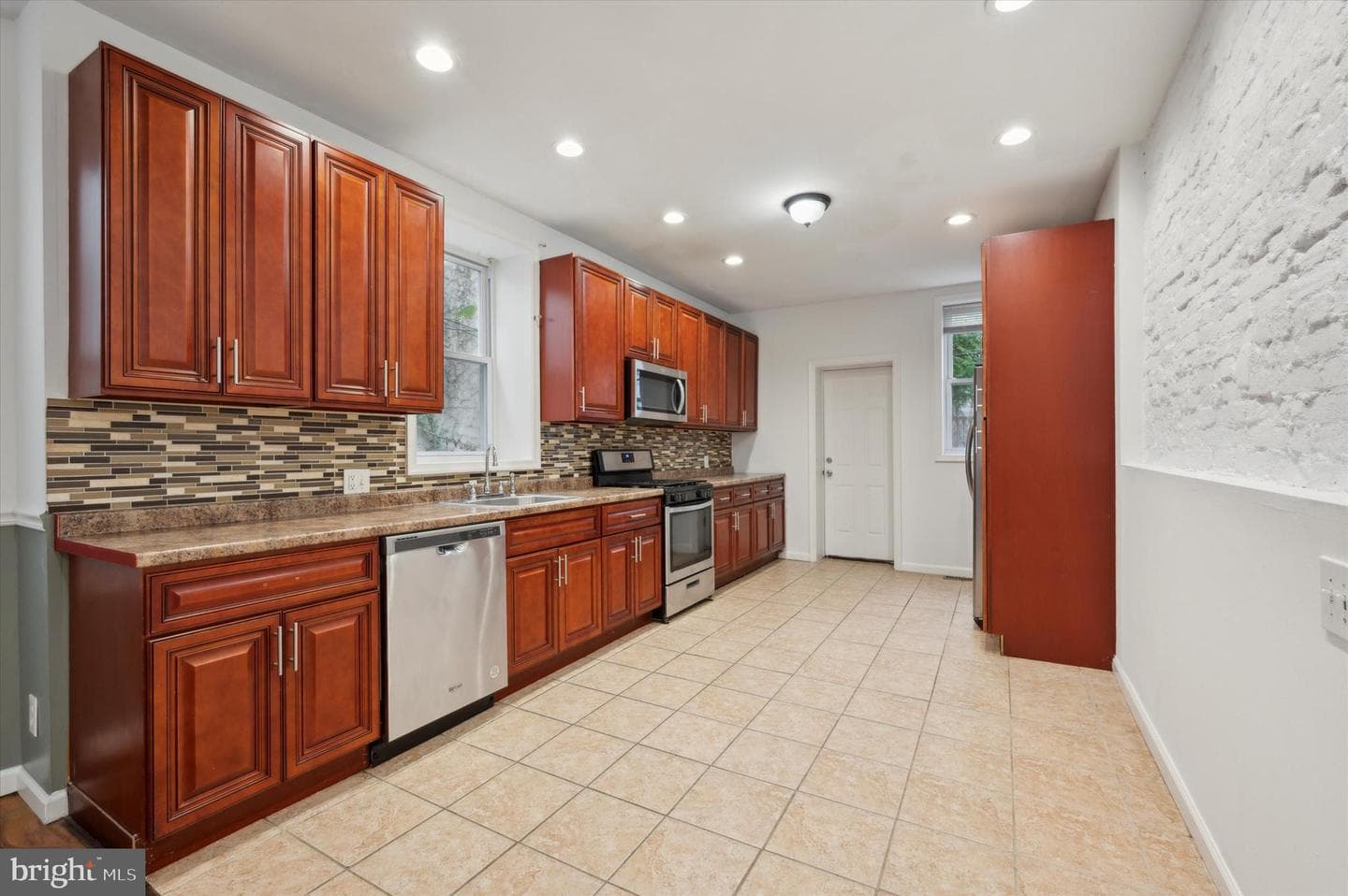 5459 Pine Street photo 2