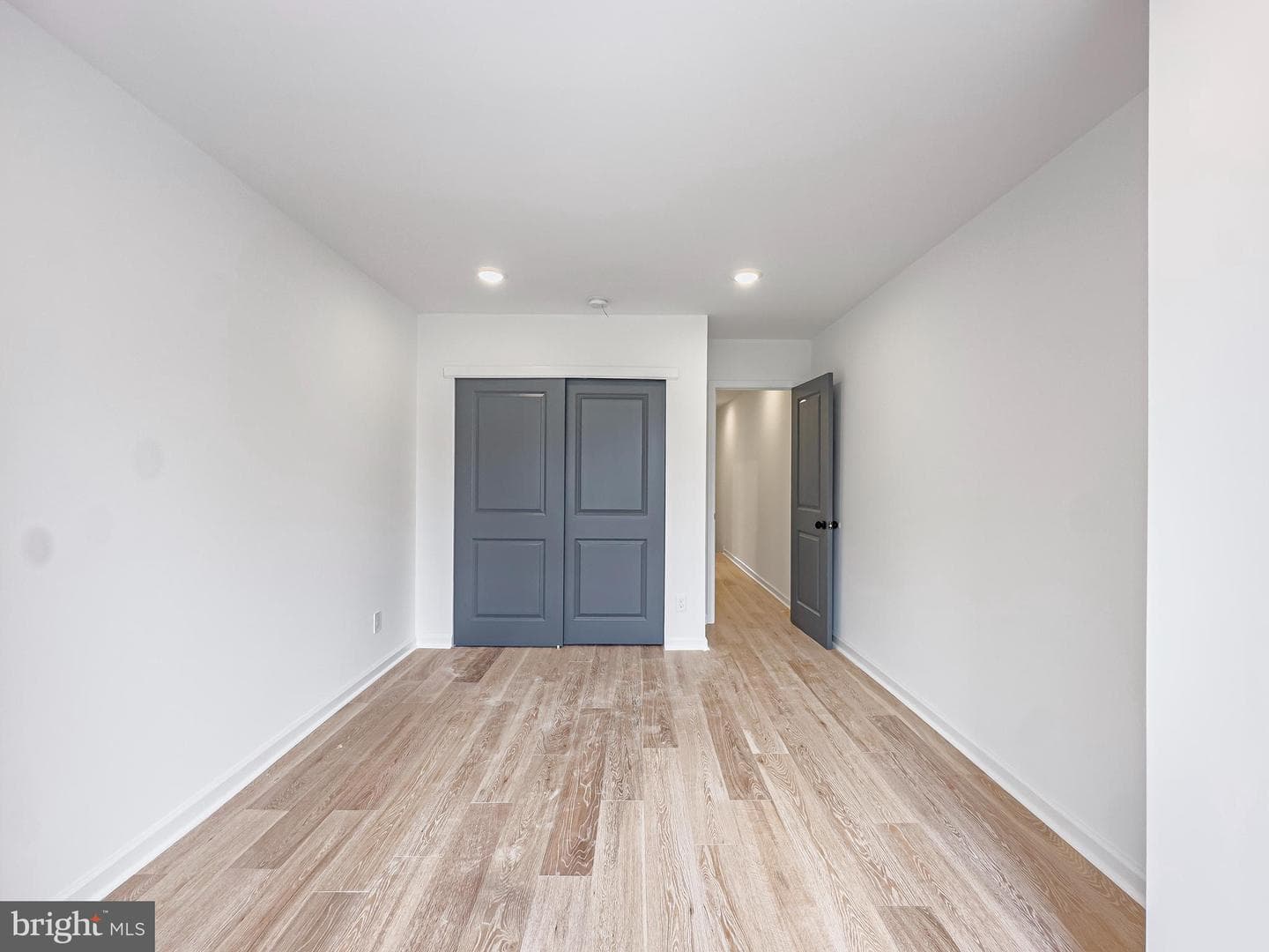 239 N Farson Street photo 18