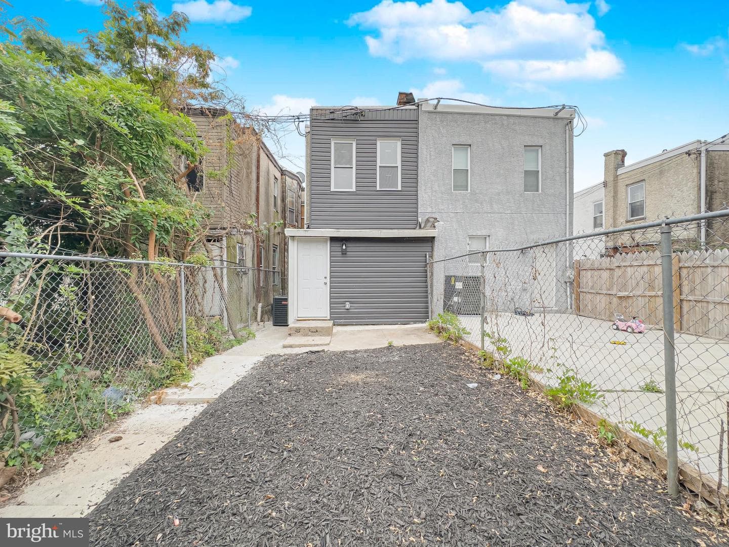 239 N Farson Street photo 38
