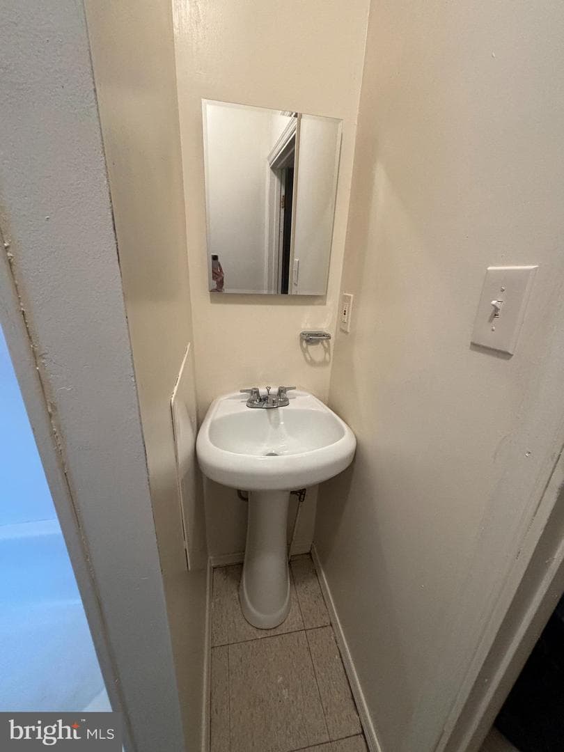 819 E Hilton Street photo 8