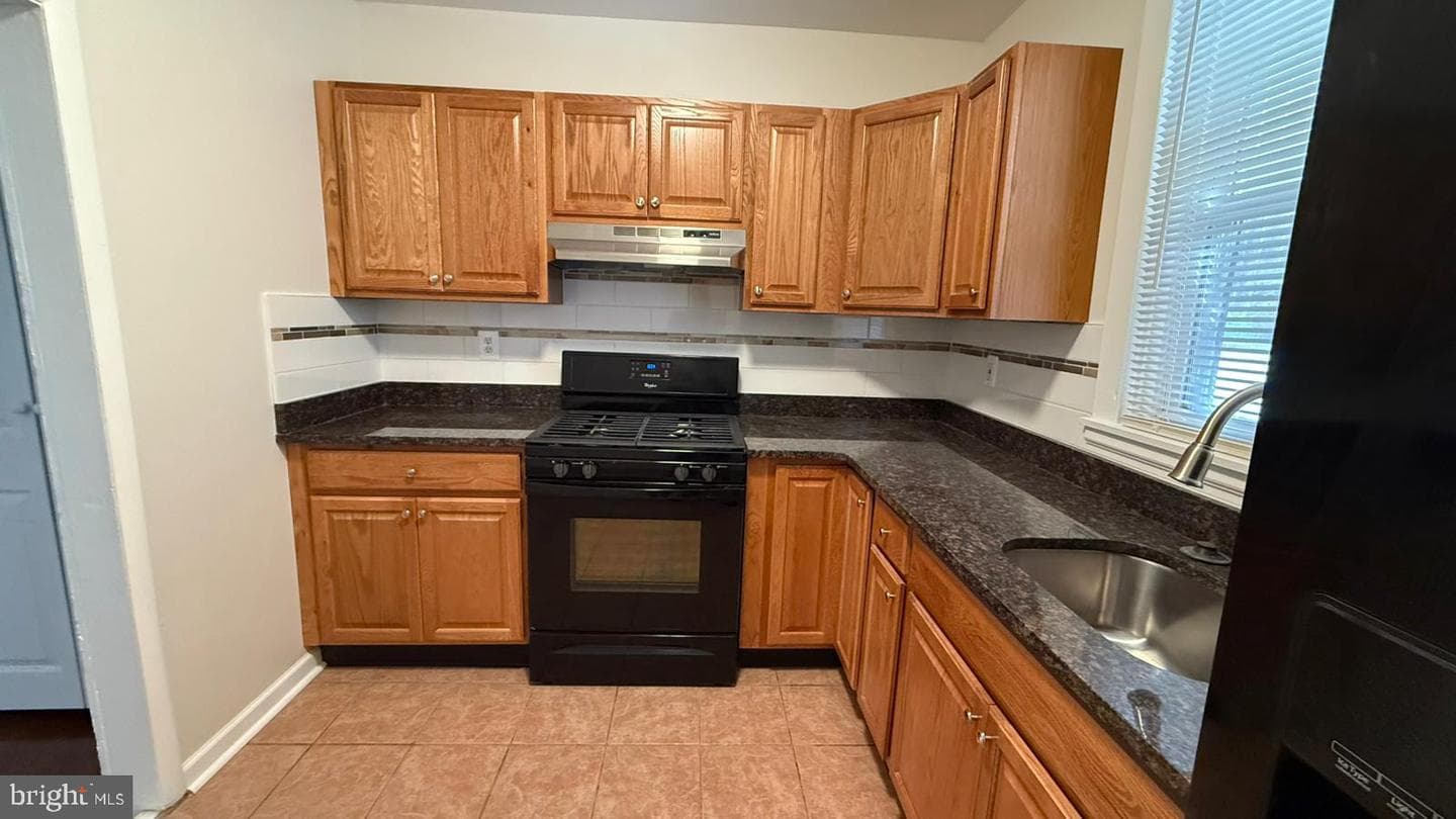 938 Anchor Street photo 24