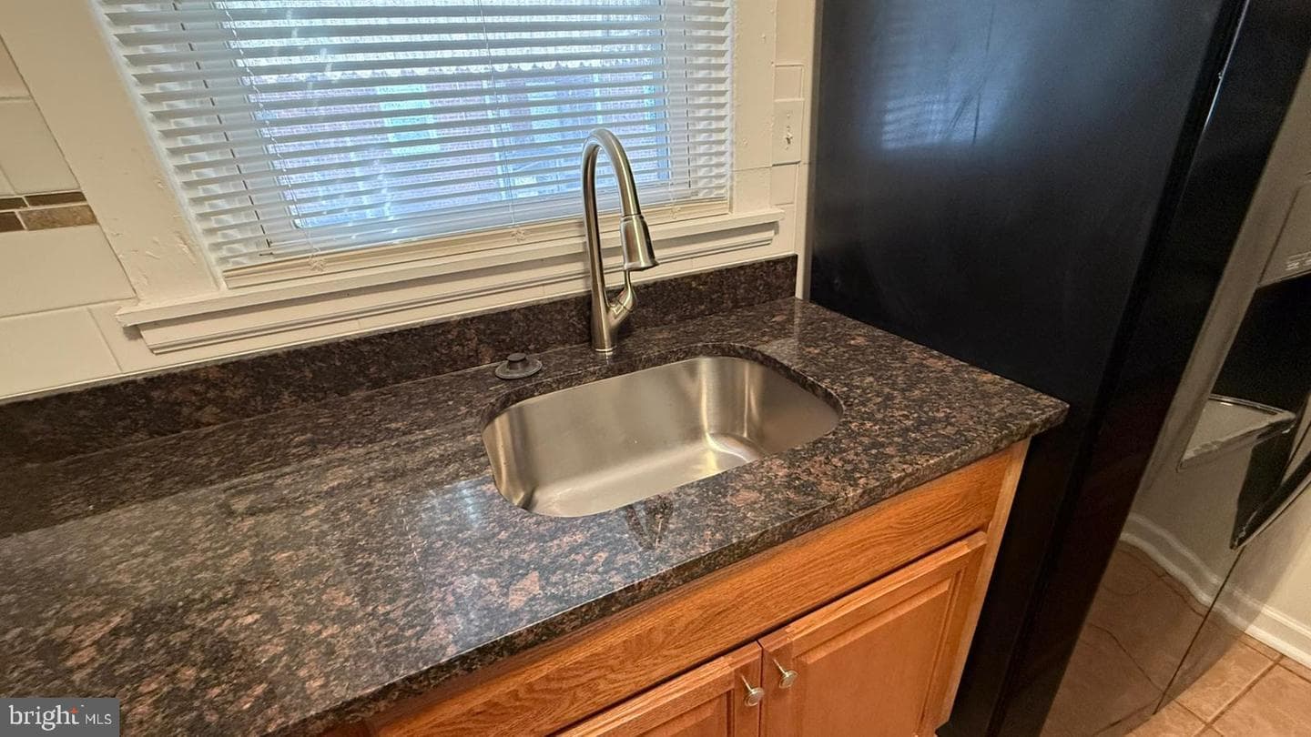 938 Anchor Street photo 25