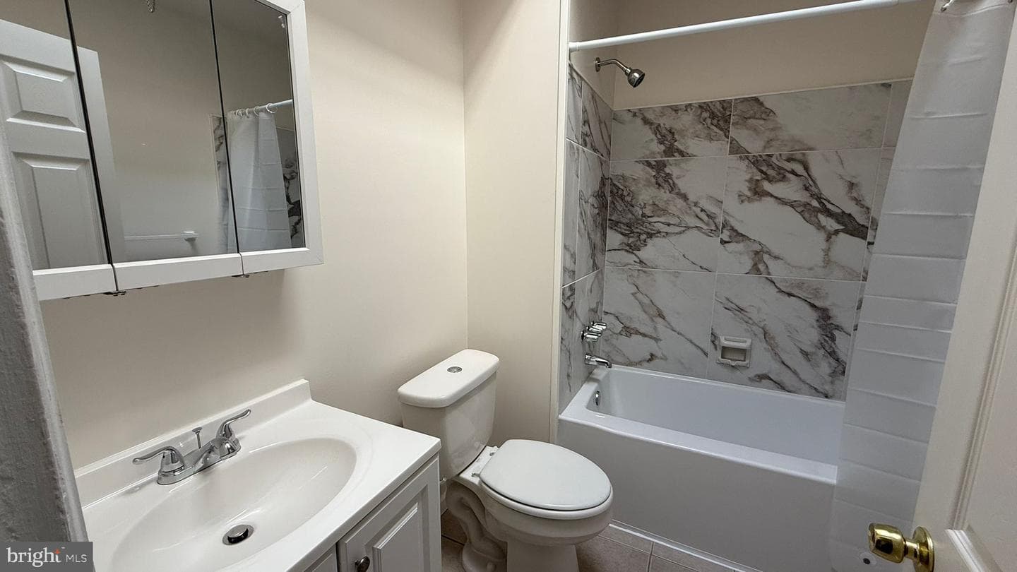 938 Anchor Street photo 28