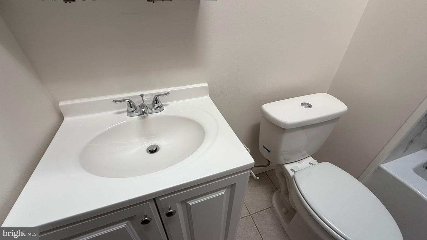 938 Anchor Street photo 31