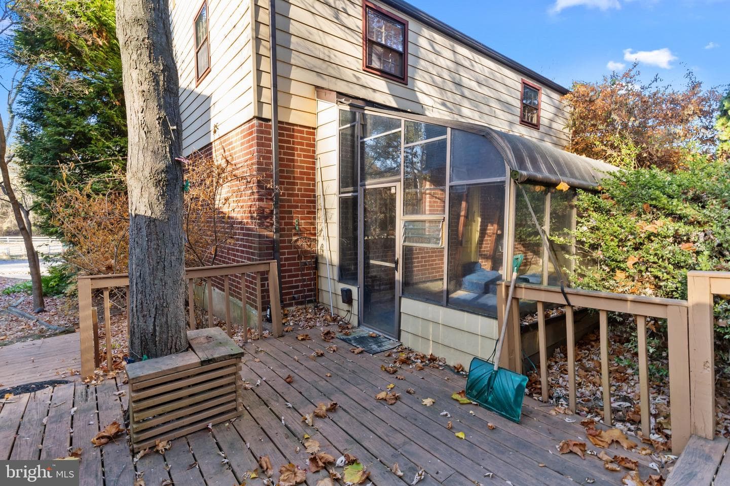 910 E Cathedral Road photo 30