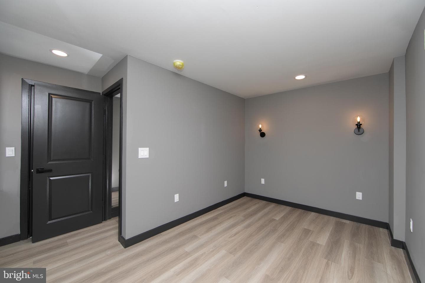 832 League Street photo 13