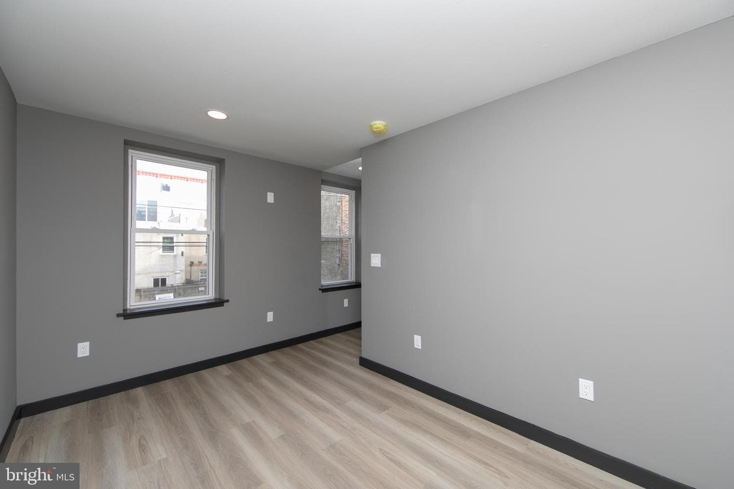 832 League Street photo 14