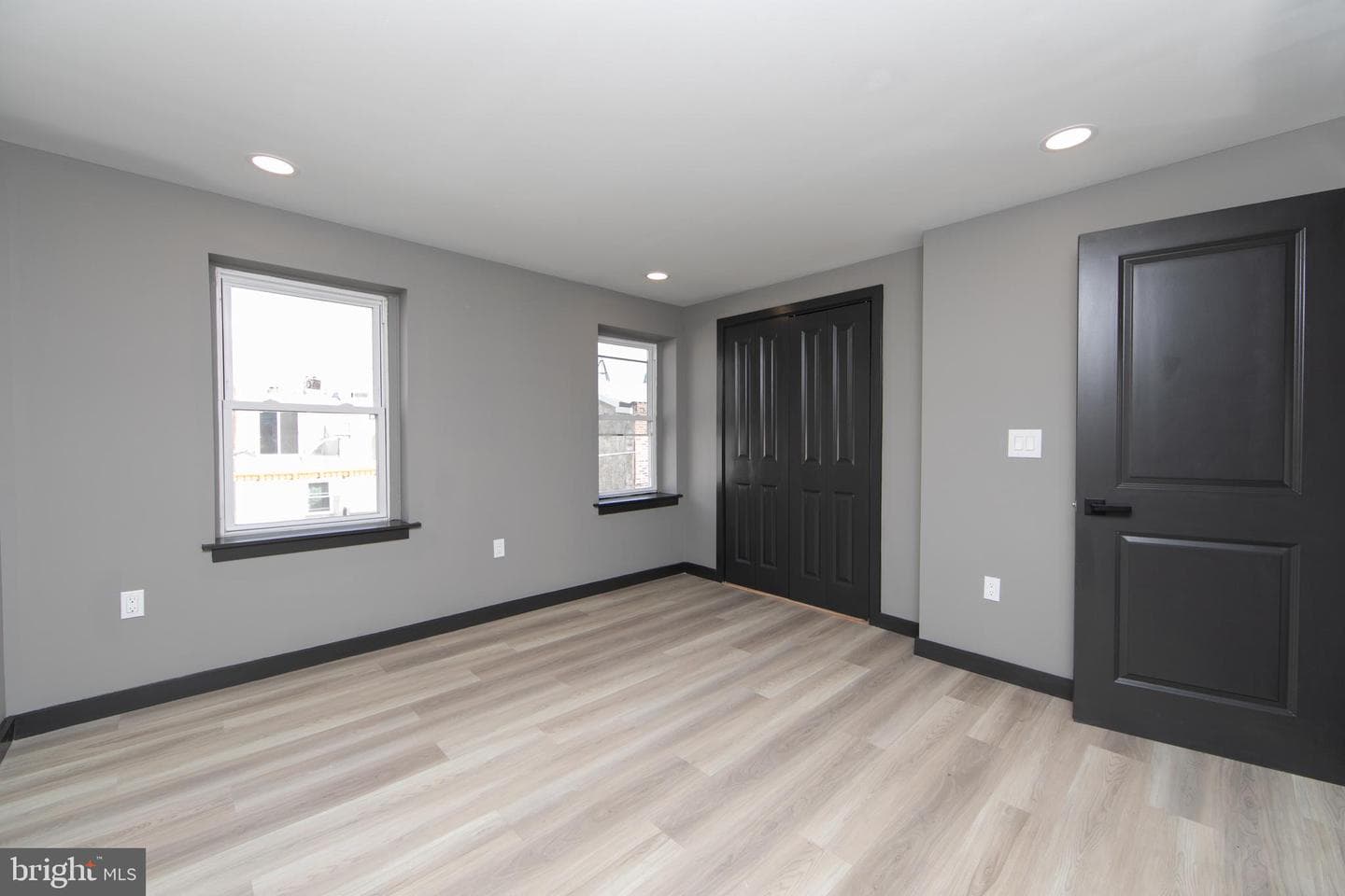 832 League Street photo 18
