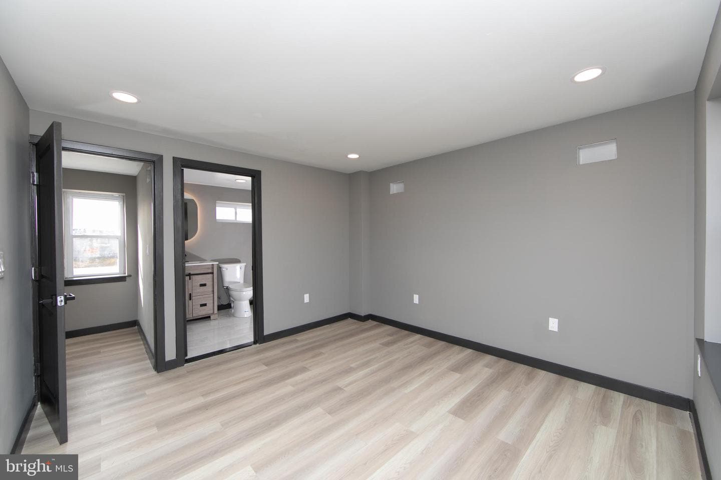 832 League Street photo 19