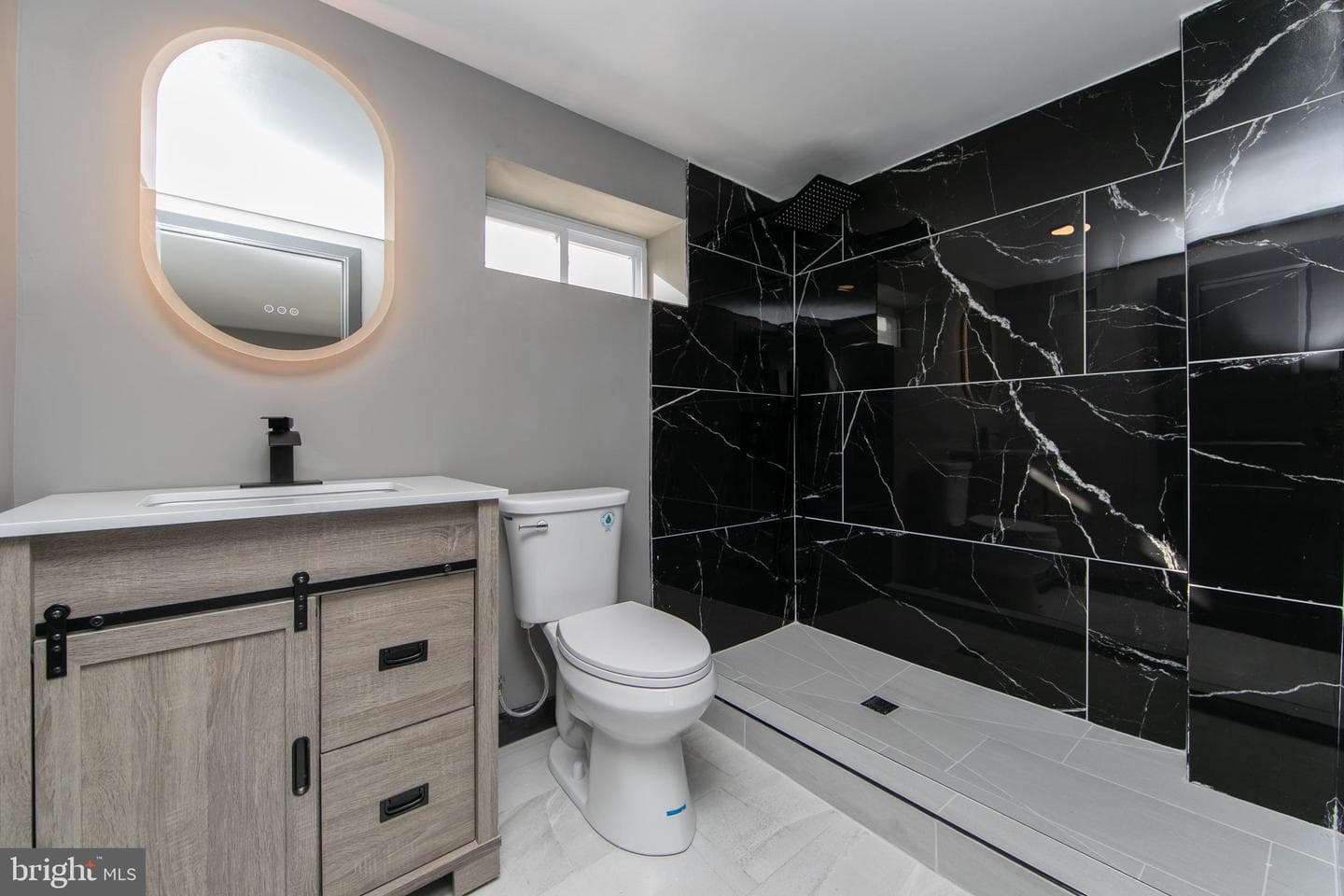 832 League Street photo 20