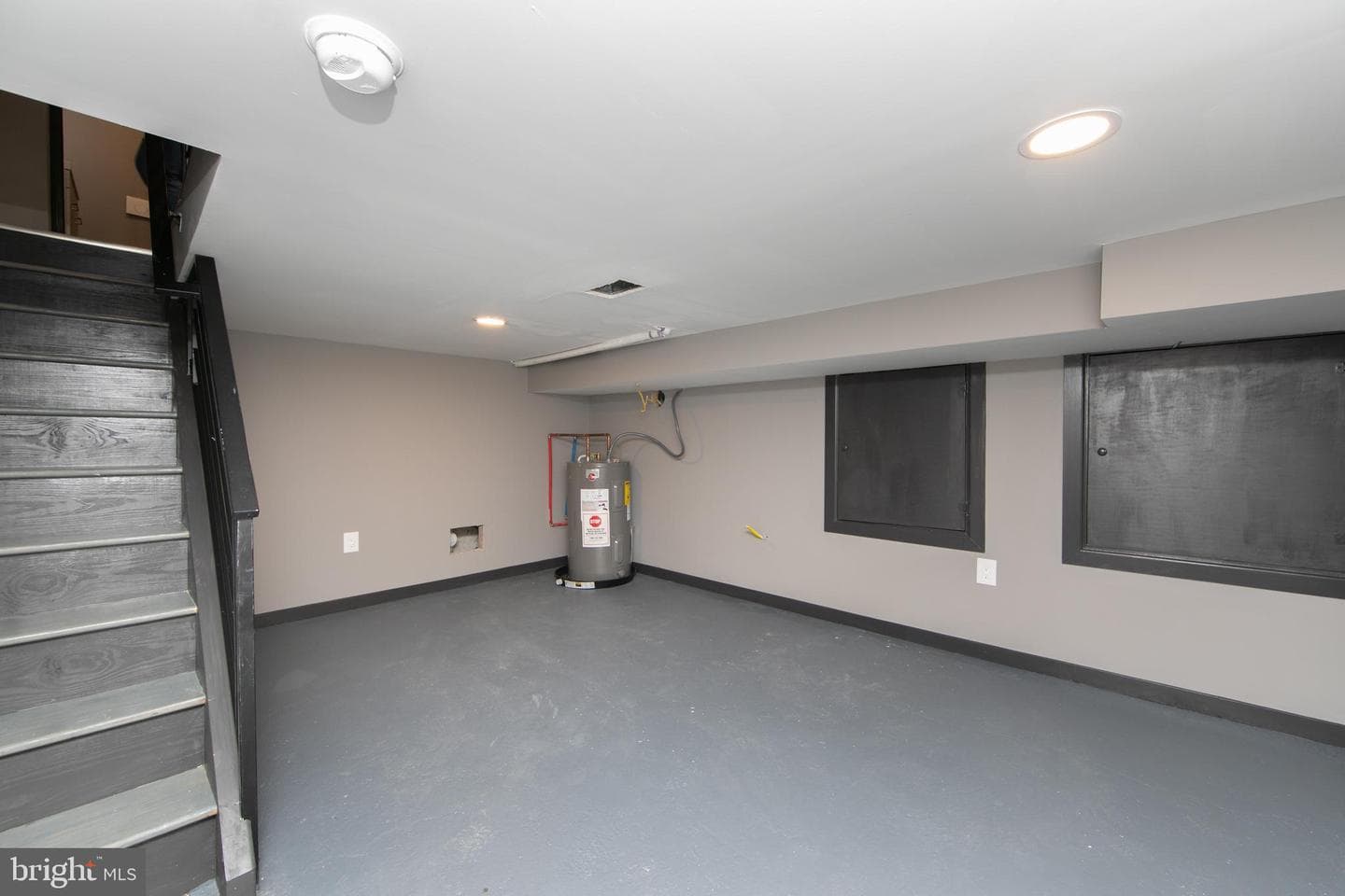 832 League Street photo 23