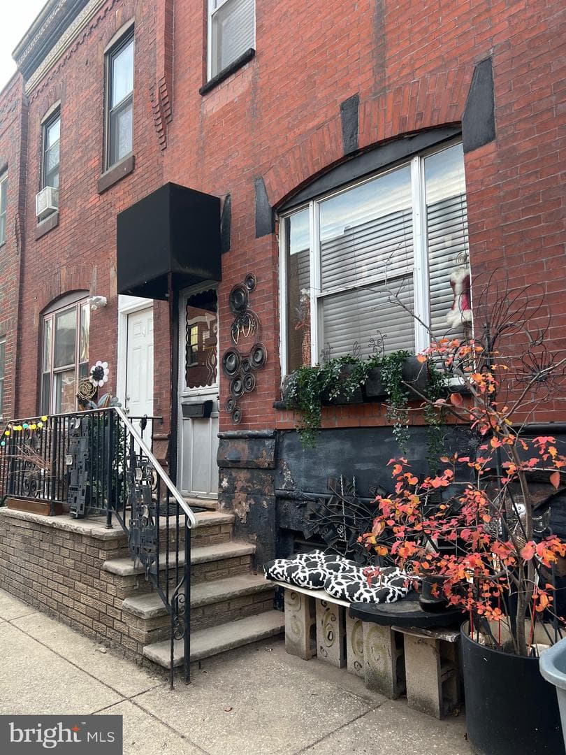 2424 S Iseminger Street photo 1
