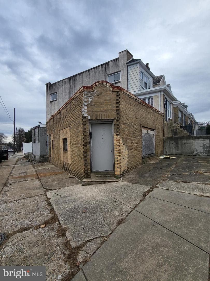 6327 N 18th Street photo 3