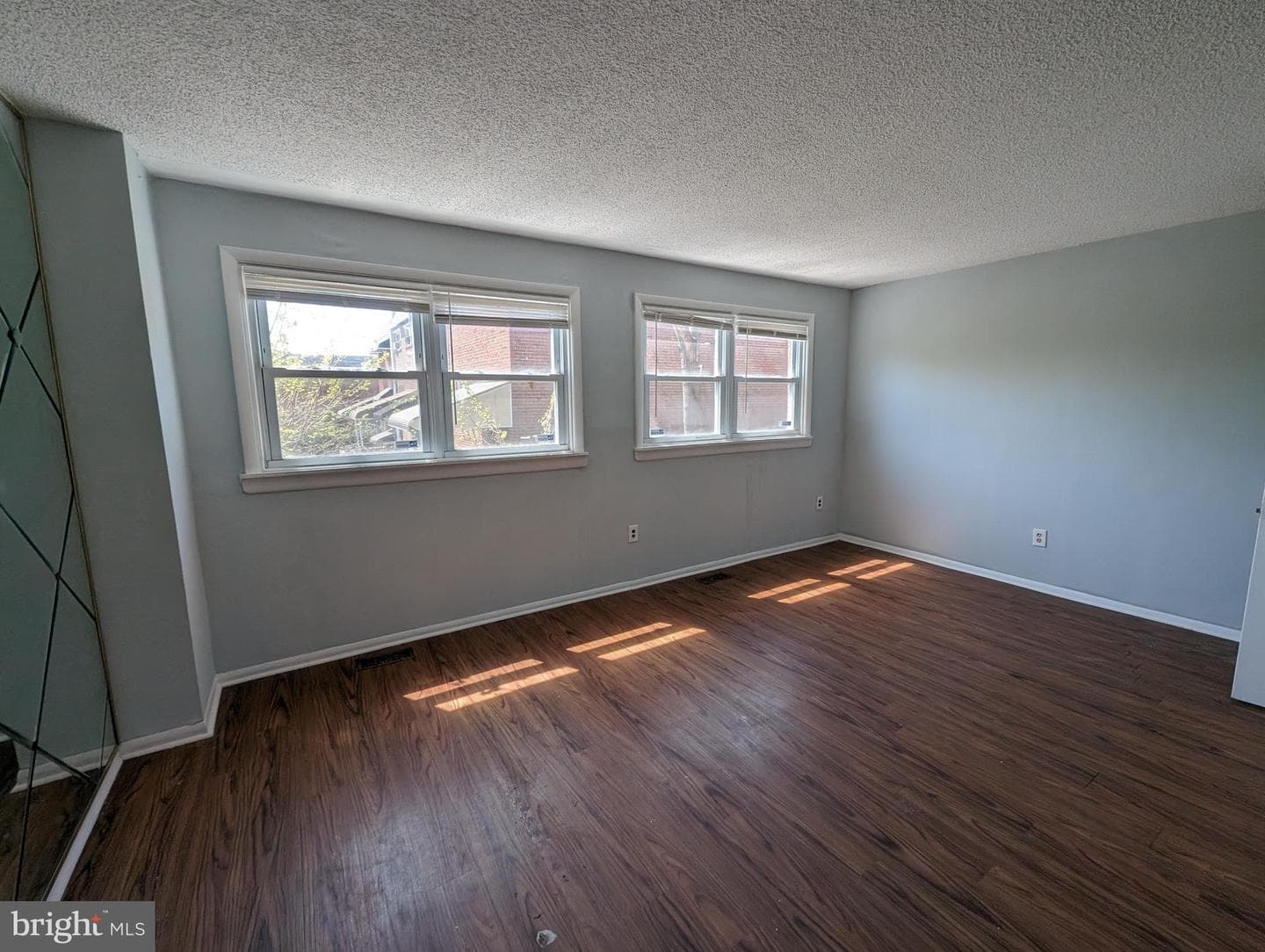 1104 W Master Street photo 12