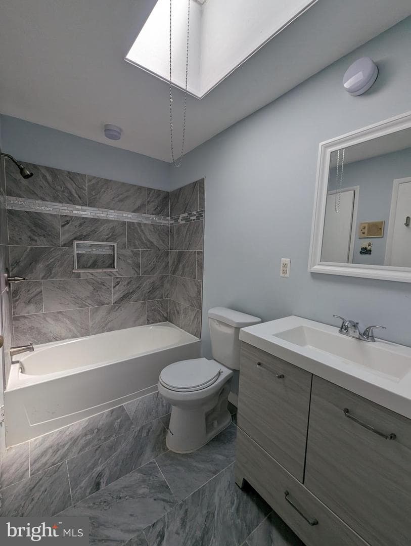 1104 W Master Street photo 4
