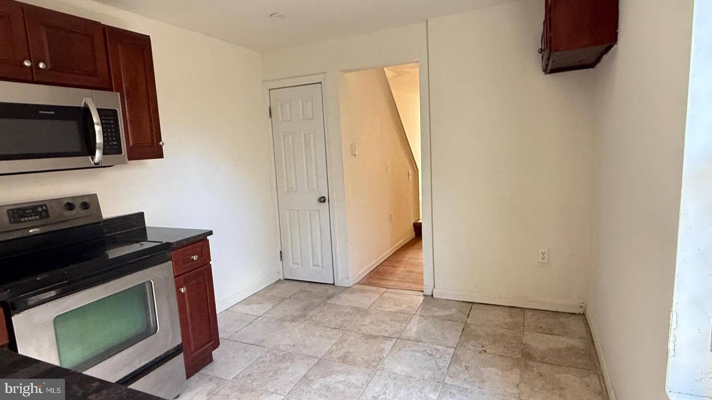 1718 Arlington Street photo 12