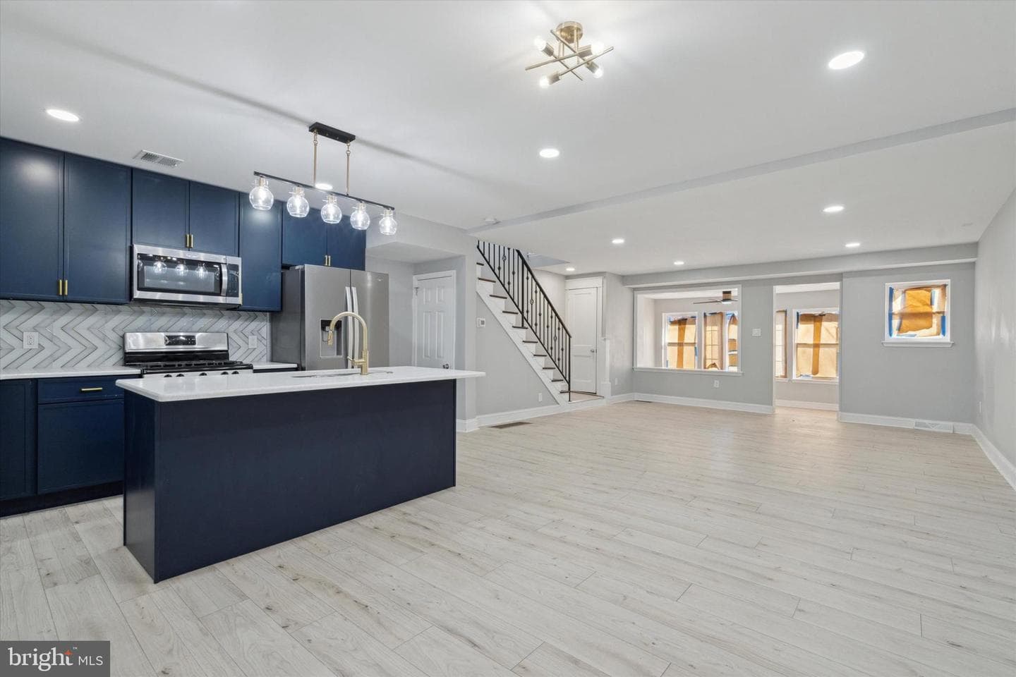 4650 Oakland Street photo 1