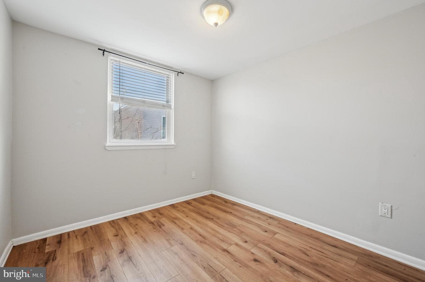 1525 S Garnet Street photo 18