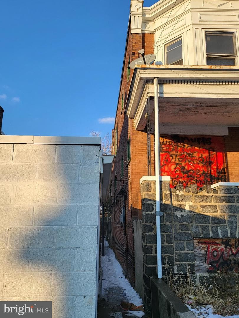 6047 Race Street photo 2