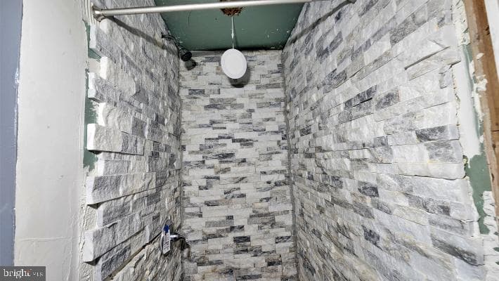 1038-1036 E Mount Pleasant Avenue photo 30