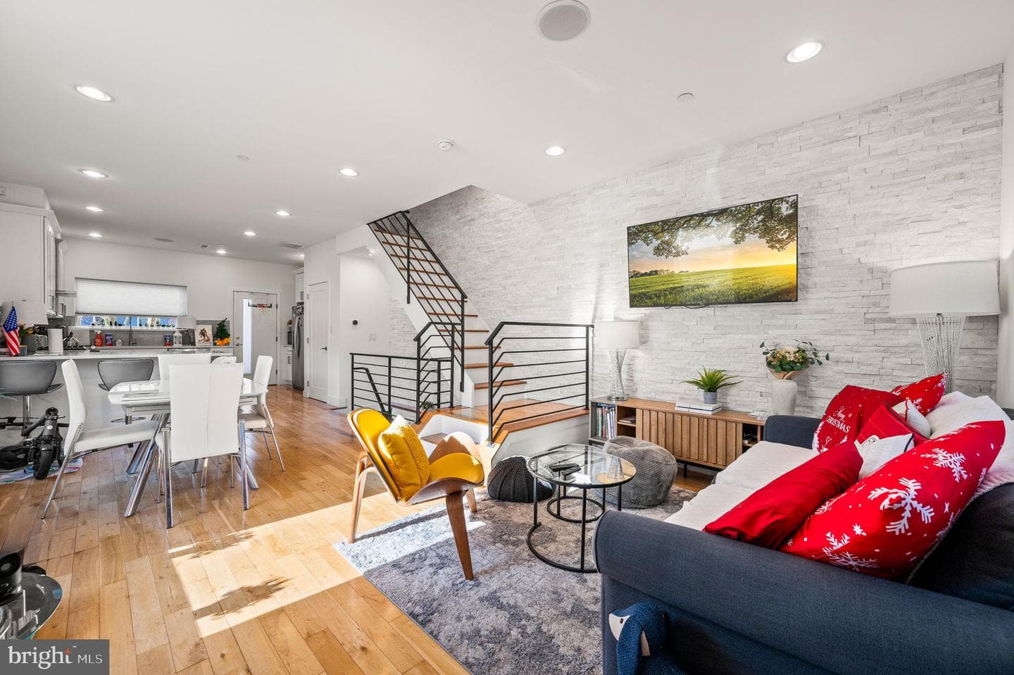 1222 N Hollywood Street photo 2