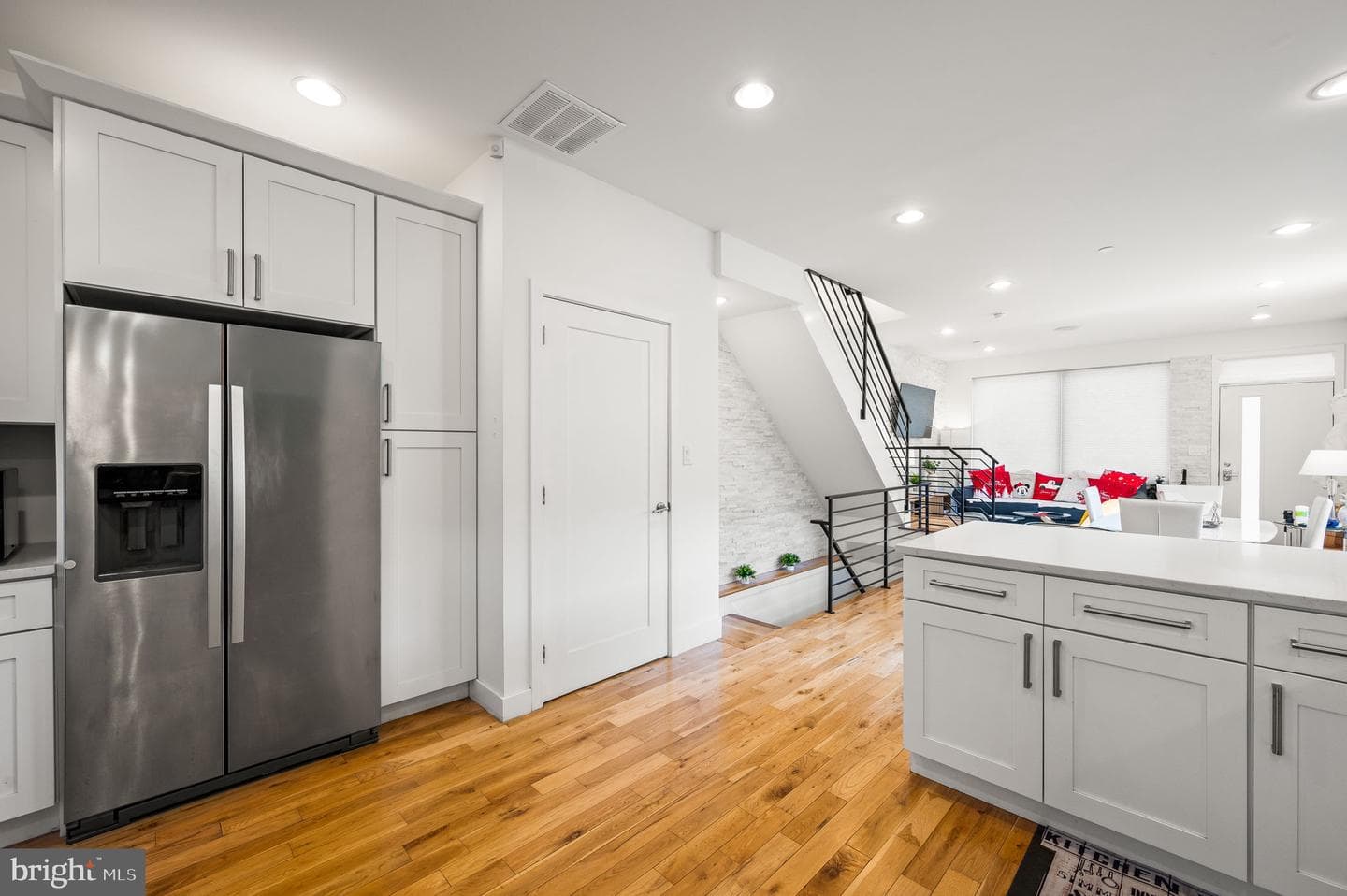 1222 N Hollywood Street photo 7