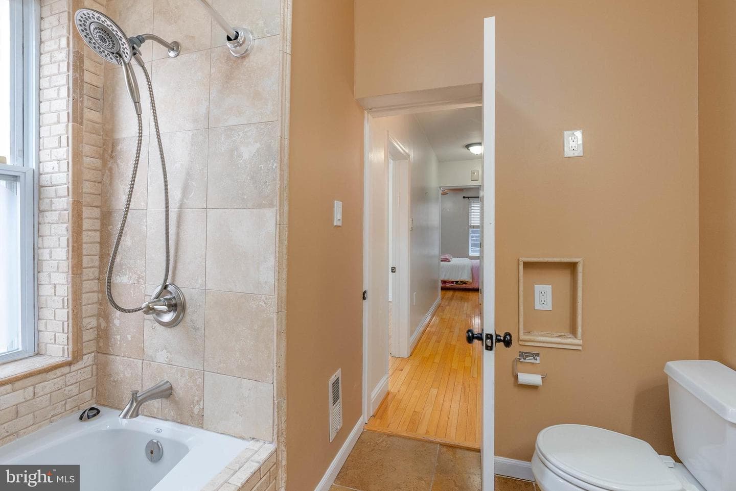 1833 Carlton Street photo 13