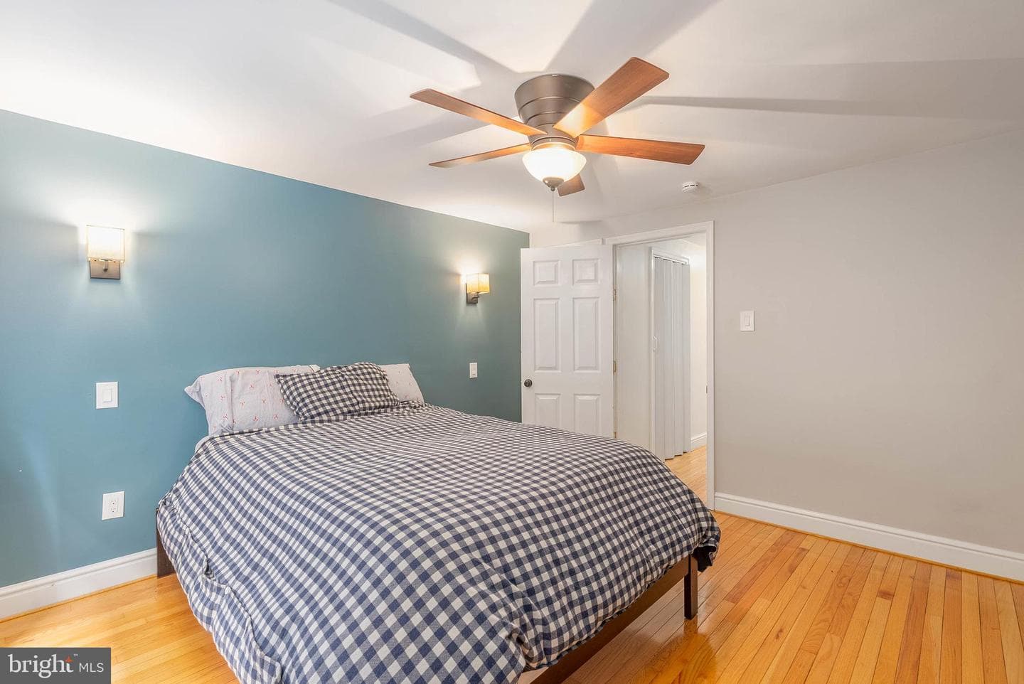 1833 Carlton Street photo 21