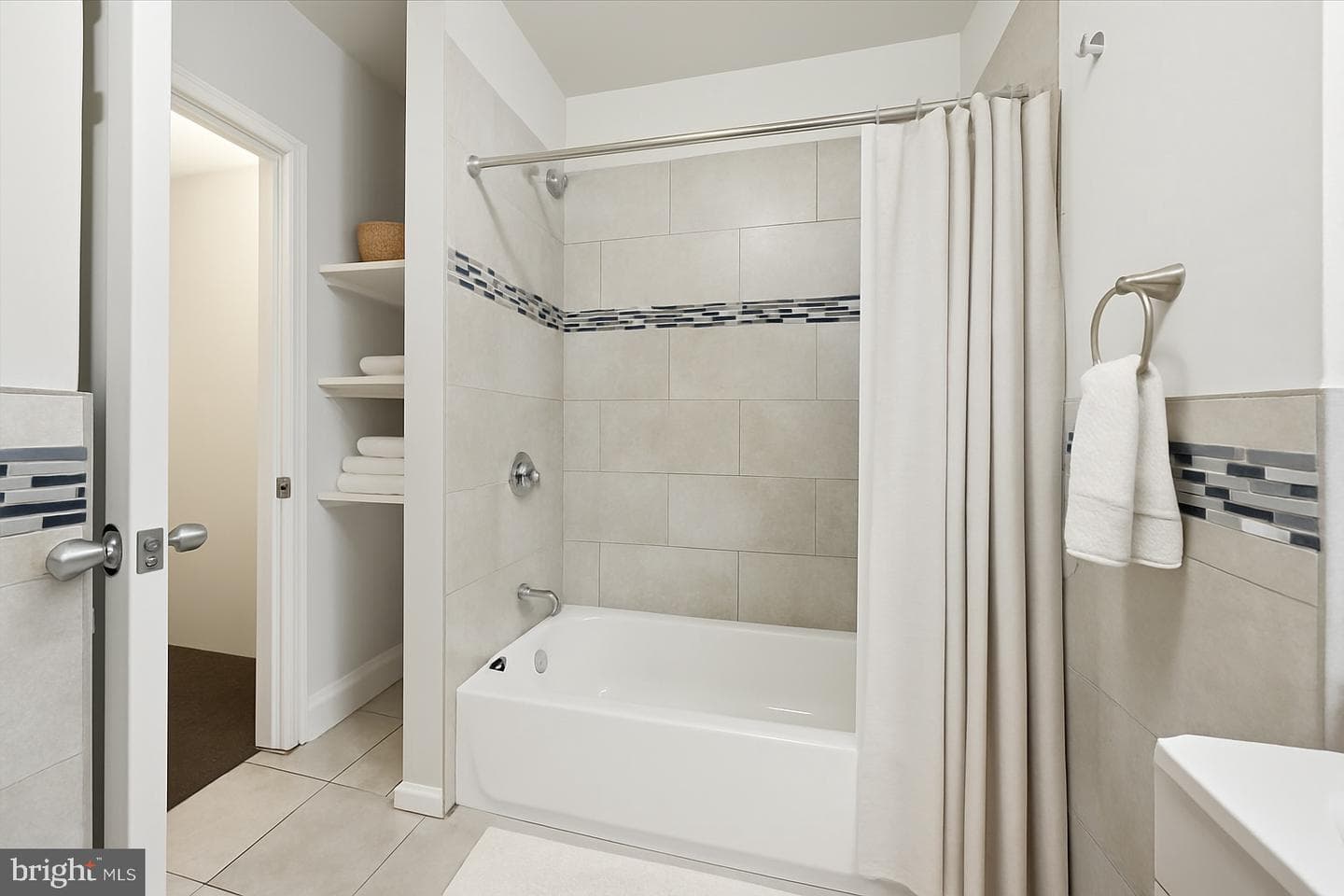 5433 Spring Street photo 9